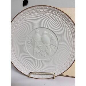 Avon Classic Wedding Plate 1986 Porcelain Trimmed in 14K Gold Decorative / box